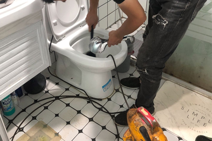 邯山马桶堵塞自己疏通还是找师傅？专业上门服务让你省时更省心